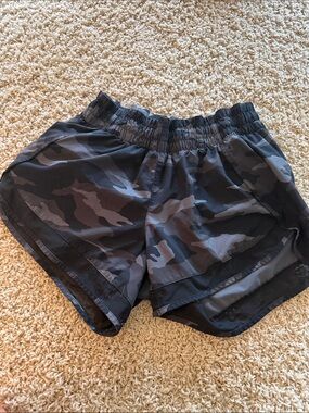 Womens Camouflage Elastic-Waist Training Shorts - Black/Grey